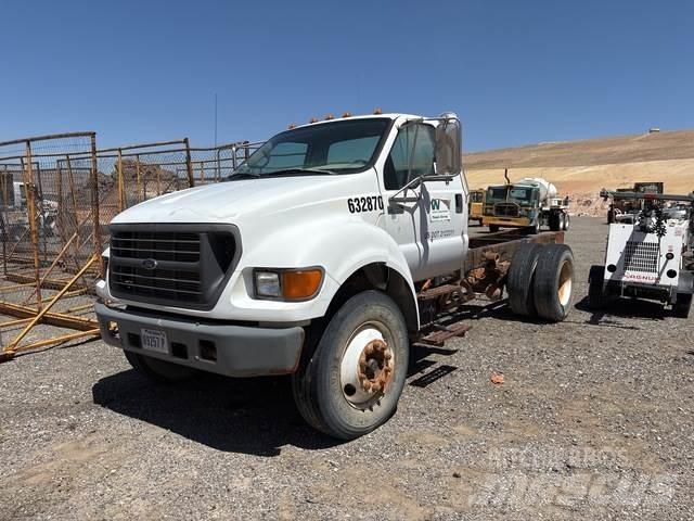 Ford F-650 駕駛室與內部