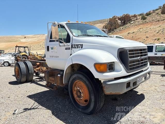 Ford F-650 駕駛室與內部