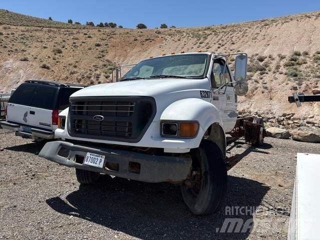 Ford F-650 駕駛室與內部