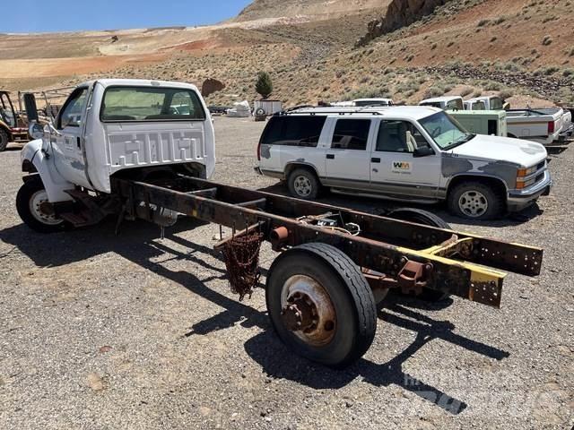 Ford F-650 駕駛室與內部
