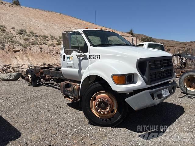 Ford F-650 駕駛室與內部