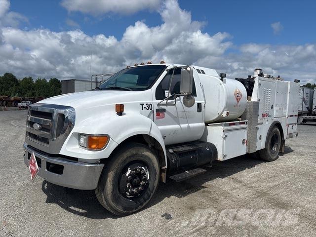 Ford F-650 運油車