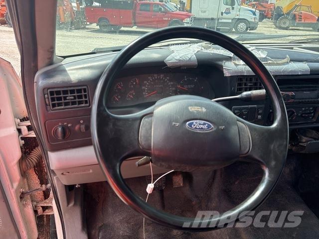 Ford F-650 運油車