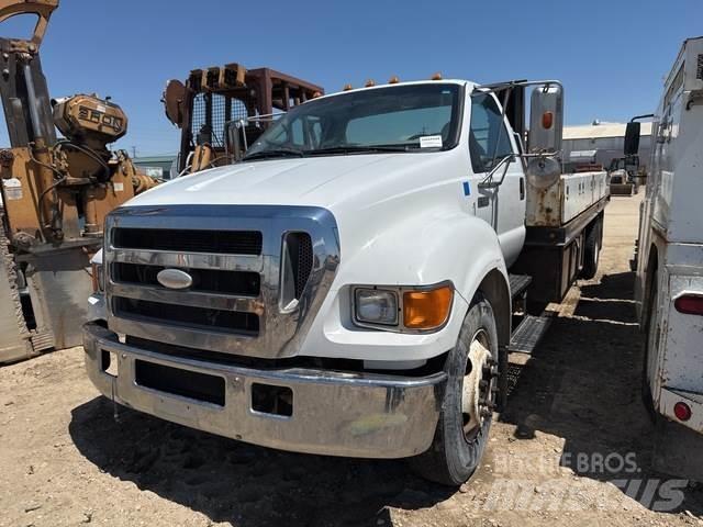 Ford F-650 平板式/側卸式卡車