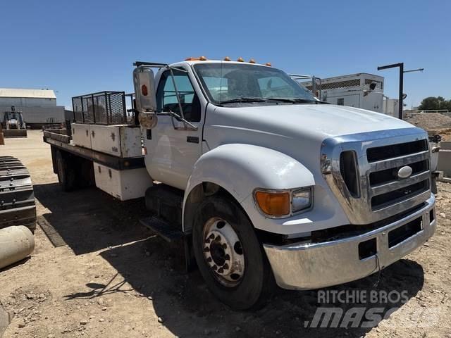 Ford F-650 平板式/側卸式卡車