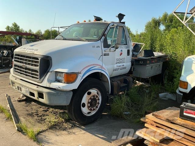 Ford F-650 平板式/側卸式卡車