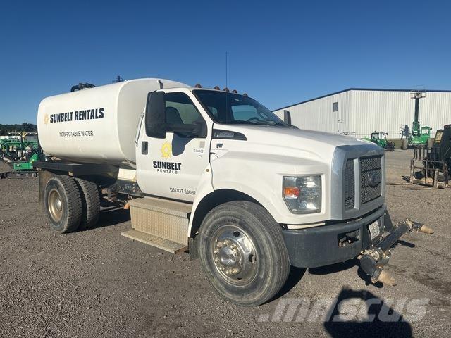 Ford F-650 水車