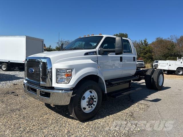 Ford F-650 駕駛室與內部