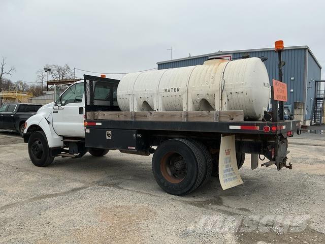 Ford F-650 平板式/側卸式卡車