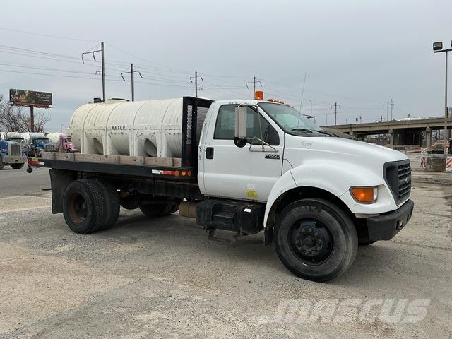 Ford F-650 平板式/側卸式卡車