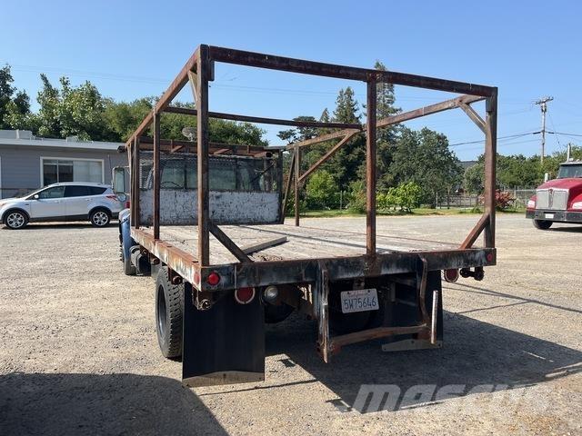 Ford F-700 平板式/側卸式卡車