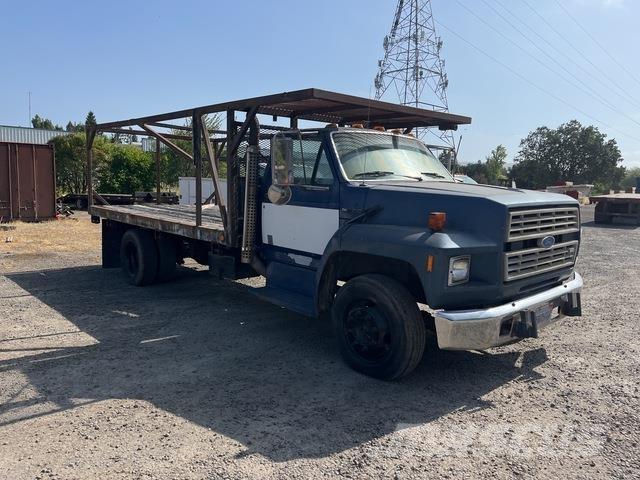 Ford F-700 平板式/側卸式卡車