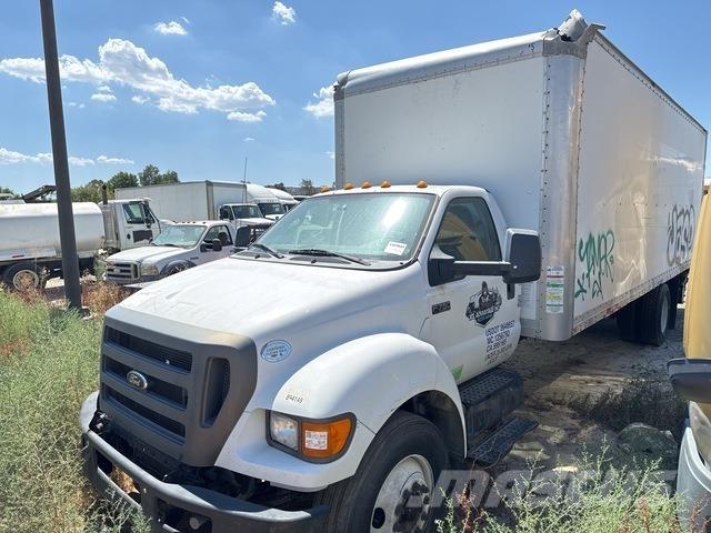 Ford F-750 貨箱式卡車