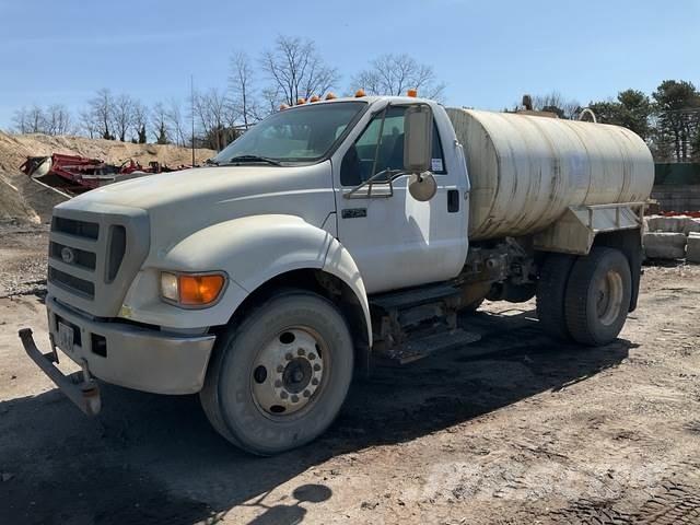 Ford F-750 水車