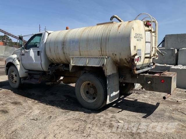 Ford F-750 水車