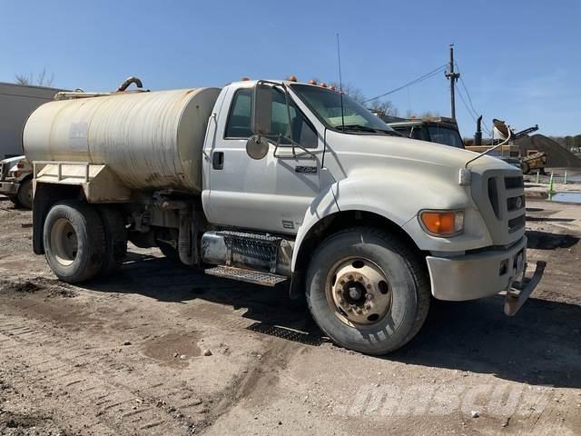 Ford F-750 水車