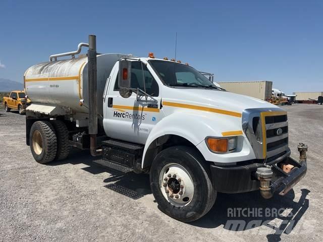 Ford F-750 水車
