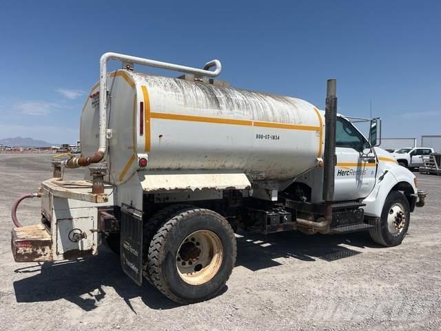 Ford F-750 水車