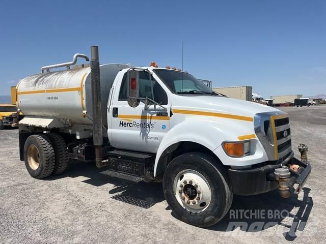 Ford F-750 水車