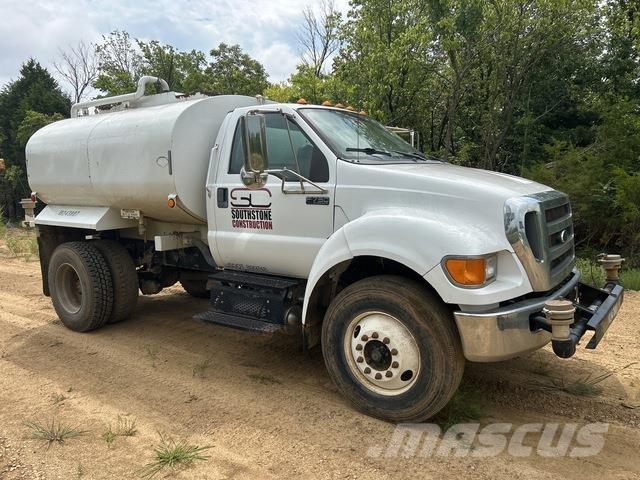 Ford F-750 水車