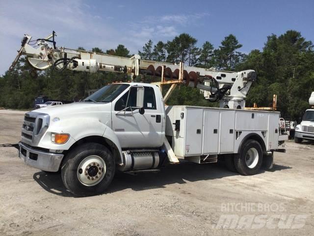 Ford F-750 移動式鑽機車