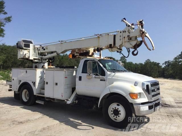 Ford F-750 移動式鑽機車
