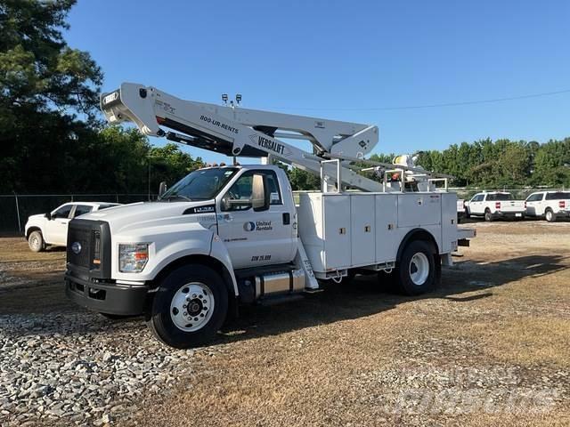 Ford F-750 卡車裝載高空作業車
