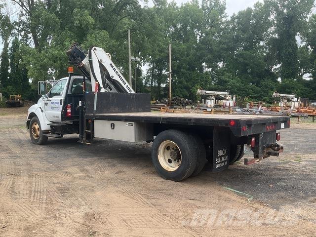 Ford F-750 平板式/側卸式卡車