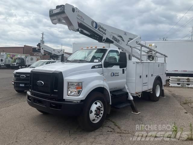Ford F-750 卡車裝載高空作業車