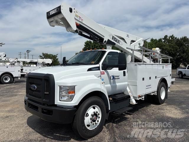 Ford F-750 卡車裝載高空作業車