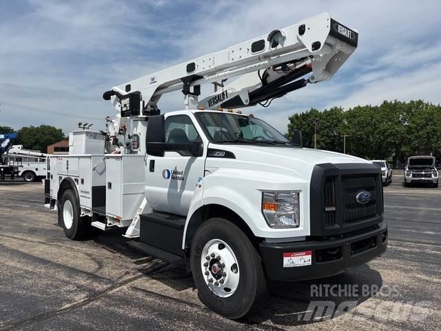 Ford F-750 卡車裝載高空作業車
