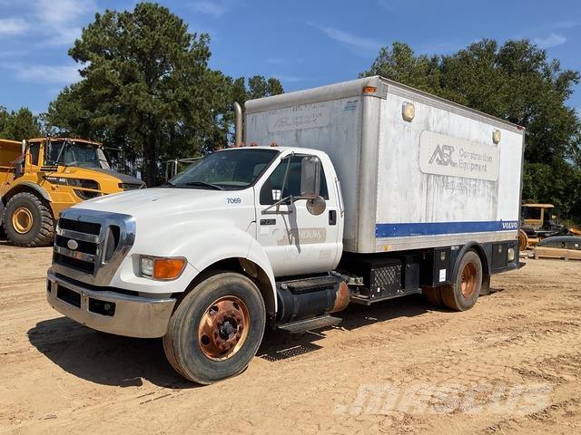 Ford F-750 運油車