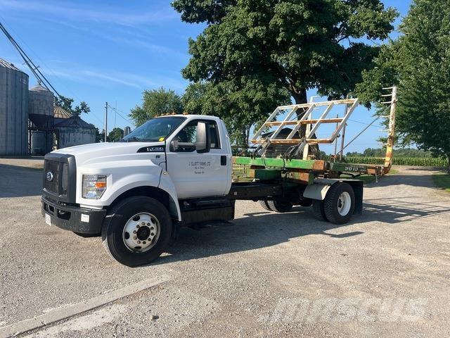 Ford F-750 駕駛室與內部