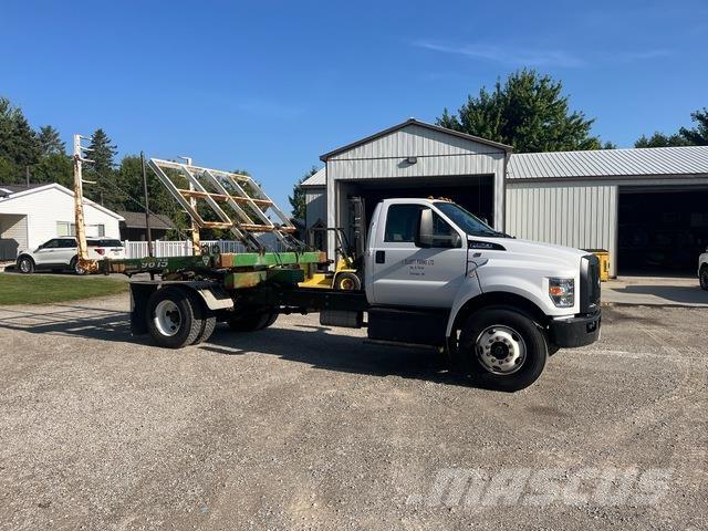 Ford F-750 駕駛室與內部