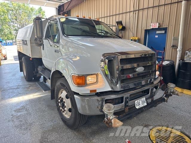 Ford F-750 水車