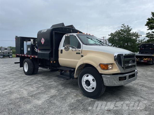 Ford F-750 運油車