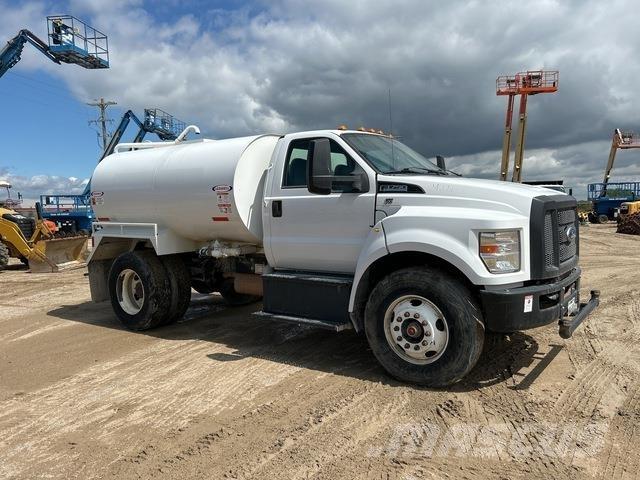 Ford F-750 水車