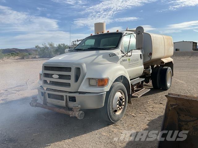 Ford F-750 水車