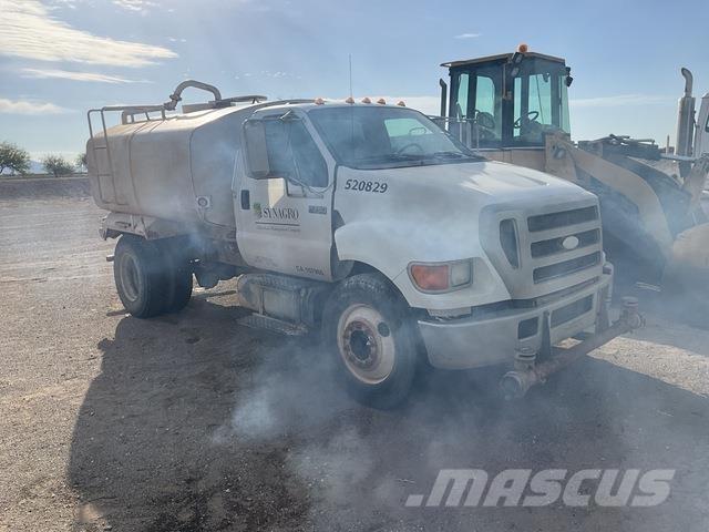 Ford F-750 水車