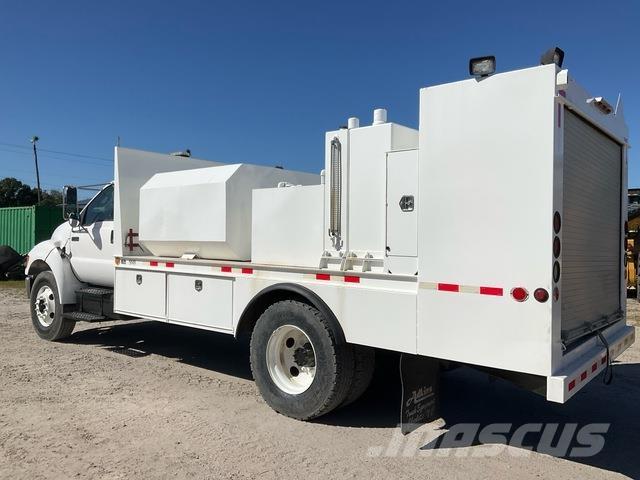 Ford F-750 運油車