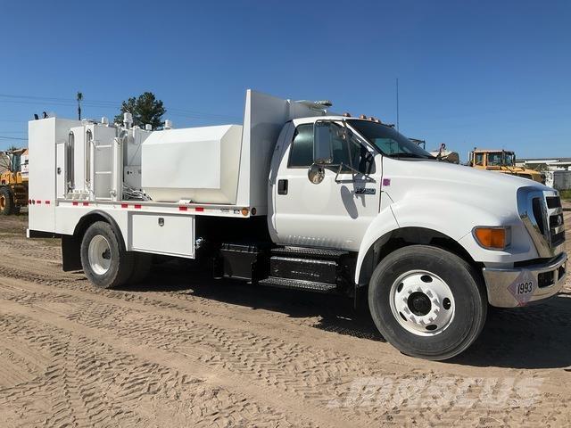 Ford F-750 運油車