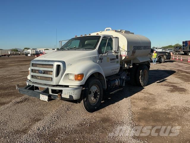 Ford F-750 水車
