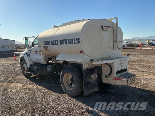 Ford F-750 水車