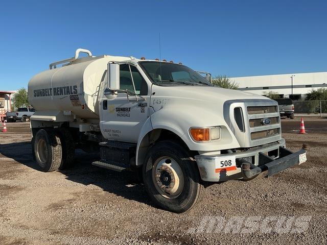 Ford F-750 水車