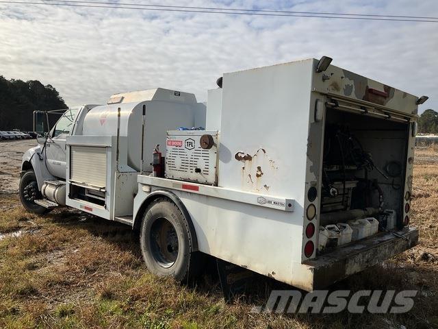 Ford F-750 運油車