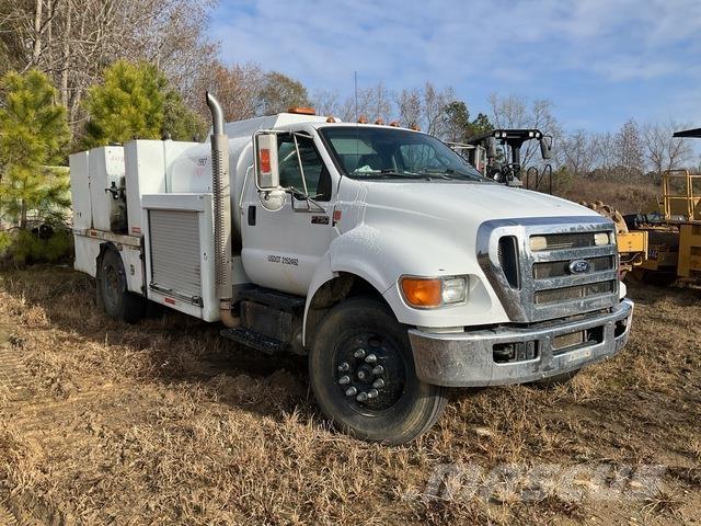 Ford F-750 運油車