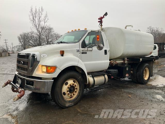 Ford F-750 水車