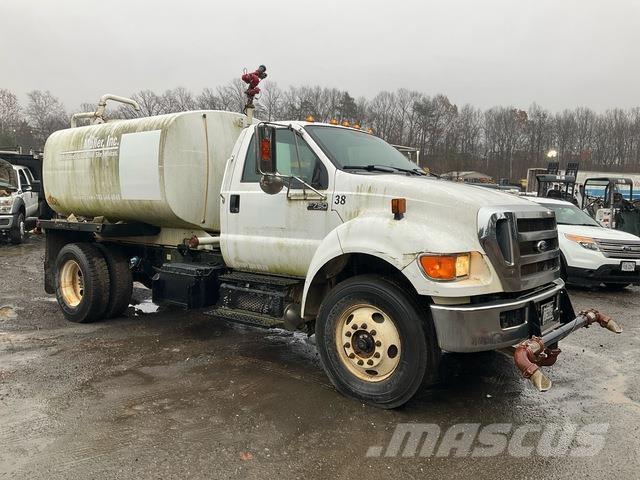 Ford F-750 水車