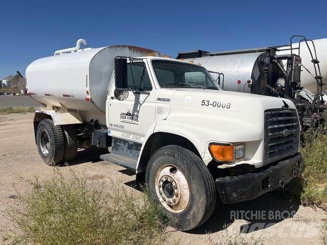 Ford F-800 水車