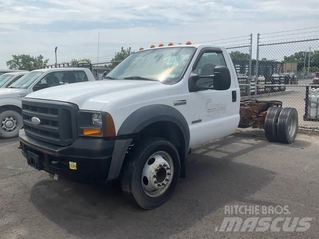 Ford F450 駕駛室與內部